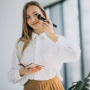 Standar Makeup di Dunia Kerja: Mengapa Bare Face Dianggap Tidak Profesional?