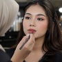 Ini Cara Rahasia Membuat Ombre Lips Natural Awet 20 Jam ala MUA, Anti Ribet Re-apply!