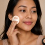 Kulit Sawo Matang Cocok Pakai Bedak Warna Apa? 4 Shade Ini Dijamin Bikin Flawless