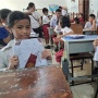 Seragam Sekolah yang Layak Masih Jadi Mimpi Sebagian Anak Indonesia