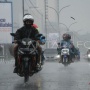 Warga Diminta Waspada! Dinamika Atmosfer Picu Hujan Lebat dan Petir di Sejumlah Kota