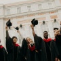 Ironi Pendidikan Tinggi: Kelas Menengah Justru Paling Terjepit