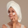 6 Sunscreen Terbaik untuk Wanita di Atas 40 Tahun dengan Kulit Sensitif sesuai Review dan Harga