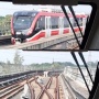 Menemukan 'Healing' Tipis-Tipis di Balik Jendela MRT dan LRT