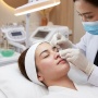 Bolehkah Facial saat Ada Jerawat? Ketahui Kondisi yang Perlu Dihindari