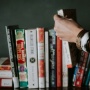 Membaca Jadi Privilese Mewah: Mengapa Harga Buku Makin Tak Terjangkau?