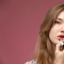 Apa Warna Lipstik agar Gigi Terlihat Putih? Ini 4 Shade yang Direkomendasikan