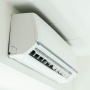 Perbedaan AC Inverter dan Low Watt, Mana yang Lebih Hemat untuk di Rumah?