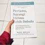 Review Buku 'Pertama, Sayangi Dirimu Lebih Dahulu': Kecil Langkahnya, Besar Dampaknya