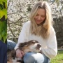Ditinggal Pergi Selamanya, Amanda Seyfried Kenang Momen Bersama Anabul