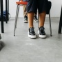 Perbandingan Sepatu Sekolah Berbahan Kulit dan Sintetis, Mana yang Lebih Awet?