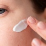 Apakah Chemical Sunscreen Cocok untuk Kulit Berminyak? Ini 5 Rekomendasinya yang Terbaik