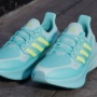 5 Sepatu Lari Wanita Paling Nyaman dan Empuk, Cocok untuk Jogging hingga Maraton