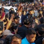 Jokowi Dinobatkan Jadi Sesepuh Raja-raja Timor, Ribuan Warga Kupang Berebut Abadikan Momen