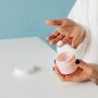 Krim Malam Bagusnya Dipakai Jam Berapa? Ini Panduan Memilih Produk Sesuai Jenis Kulit