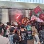 Aparat Kewalahan, Massa Duduki Gerbang Kejagung dan Hadang Jalan Panglima Polim
