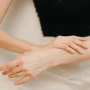 Bye Bekas Luka! 4 Brightening Body Lotion Ini Bikin Kulit Cerah dan Lembap