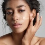 5 Rekomendasi Tinted Sunscreen yang Cocok untuk Kulit Berminyak sesuai Review
