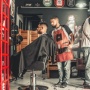Bebas Ribet! 8 Tren Rambut Keriting Pria untuk Wajah Kotak yang Gampang Ditata