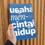 Usaha Mencintai Hidup: Belajar Bangkit Ketika Hidup Tak Lagi Seperti Dulu
