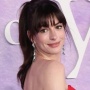 Dituding Palsukan Kehamilan, Anne Hathaway Beri Balasan Menohok