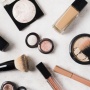 Mikroplastik dalam Kosmetik: Bagaimana Produk Kecantikan Bisa Mencemari Lingkungan?