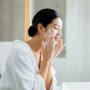 Bantu Jaga Skin Barrier, Ini 5 Cleanser Low pH dengan Formula Gentle