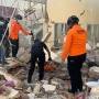 Basarnas Evakuasi 3 Korban Reruntuhan Bangunan Akibat Gempa Bumi NTT di Maumere