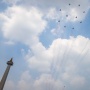 Formasi 81 di Langit Monas, Aksi Jet Tempur hingga Terjun Payung Meriahkan HUT RI di Jakarta
