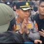 Minta Polisi Buka Barikade, Mahasiswa: Bapak Nggak Capek Lindungi Pejabat yang Enak di Istana?