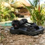 Sama-Sama Kasual, Ini Perbedaan Sandal Gunung dan Sandal Pantai yang Perlu Kamu Tahu
