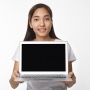 Apakah Lampu Ruangan dan Layar Laptop Bisa Memicu Flek Hitam?