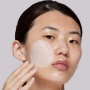 Bye Kusam! 4 Brightening Pad Solusi Buat Wajah Cerah dan Lembap Seketika