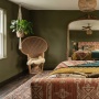 4 Alasan Kenapa Cermin Tidak Boleh Menghadap Tempat Tidur Menurut Feng Shui
