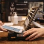 Jebakan Ketenangan Semu: Mengapa Transaksi Cashless Bikin Kita Makin Boros?