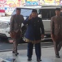 Pakai Beskap Biru Dongker, Prabowo Jadi Saksi Akad Nikah Sespri Rizky Irmansyah di JCC Senayan