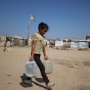 Anak-anak Pemikul Air di Gaza, Tinggalkan Sekolah Hingga Alami Kerusakan Tulang Belakang