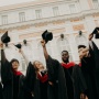 Kehidupan Setelah Wisuda, Mengapa Dunia Tiba-Tiba Terasa Sepi?