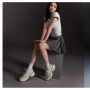Gaya Y2K Karina aespa dalam Sneakers Chunky Converse yang Bikin Kaki Tampak Jenjang