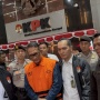 Keluar Pakai Rompi Oranye, Kepala Bea Cukai Kediri Langsung Ditahan KPK