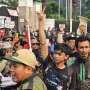 Sempat Tegang Gara-Gara Satpol PP, Massa Depan DPR Dengungkan 'Jaga Jakarta'