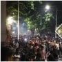 Palmerah Dihujani Gas Air Mata oleh Polisi, Massa Terus Melawan