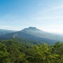 Mengapa Suhu Udara di Pegunungan Lebih Dingin daripada di Pantai?