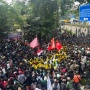 Dihadang Barikade Polisi, Massa Mahasiswa Tertahan di Senayan Park Saat Menuju Gedung DPR