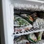 Cara Membersihkan Bunga Es dengan Aman dan Cepat Tanpa Merusak Freezer
