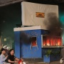 Demo 27 Agustus: Dua Pos Polisi di Slipi Dibakar, Separator Transjakarta Rusak Berantakan