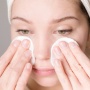 Jangan Asal Cuci Muka, Ini 7 Cara Membersihkan Pori Tersumbat Akibat Sunscreen Tebal