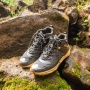 Rekomendasi 7 Sepatu Gunung Terbaik dan Awet: Mulai 500 Ribuan Aja!