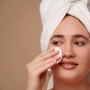 3 Rekomendasi Peeling Pad Mengandung AHA BHA: Wajah Halus, Noda Hitam Tersamarkan