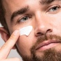 7 Cara Memakai Sunscreen untuk Pria Brewok agar Krim Tidak Menyangkut di Bulu Wajah